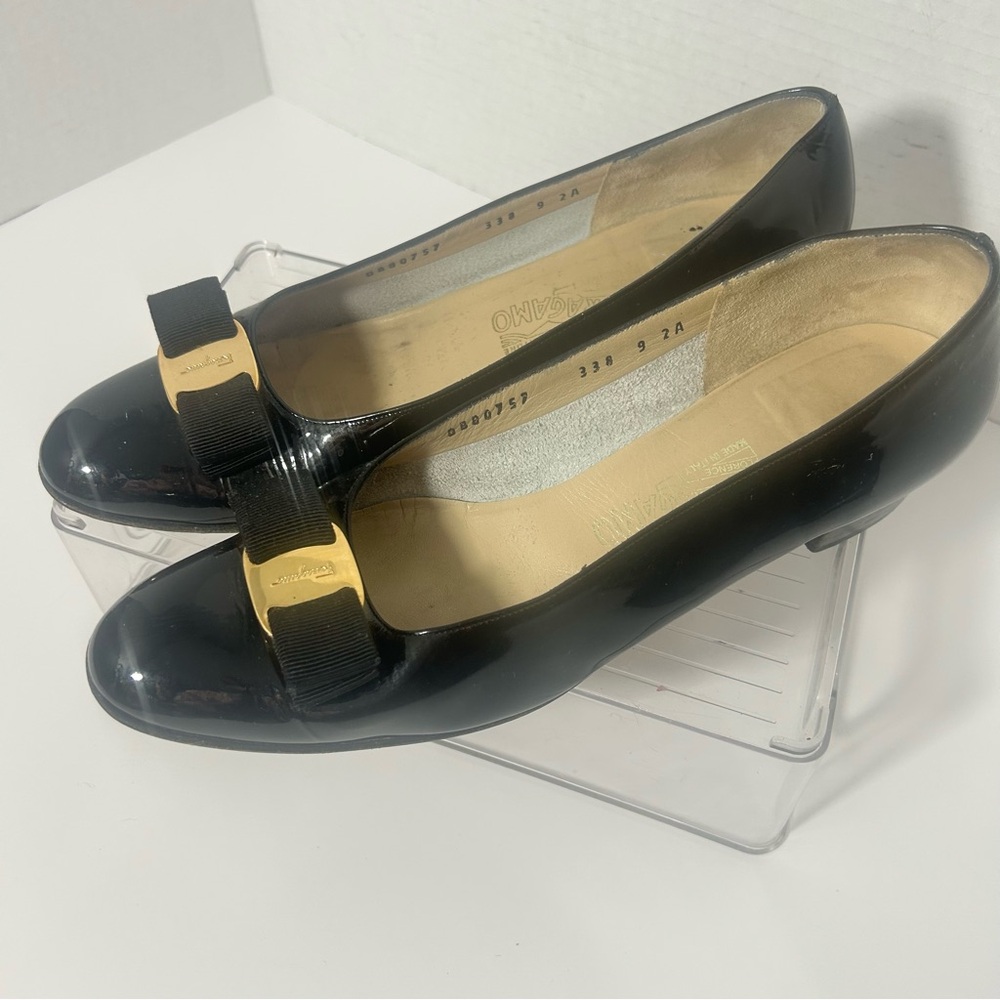 Vintage Salvatore Ferragamo Italy Black Patent Leather Pumps Name Tag Bow 9AA